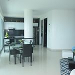 Moderno 3 Alcobas Frente a Playa
