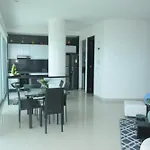 Moderno 3 Alcobas Frente a Playa