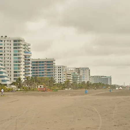 Moderno 3 Alcobas Frente A Playa Apartamento *